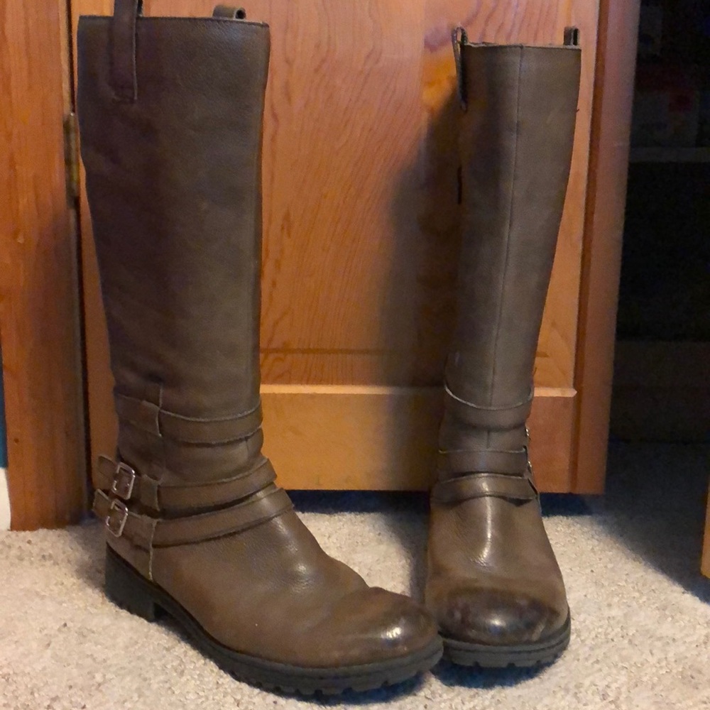 Tan/light brown riding boots. Barely worn!